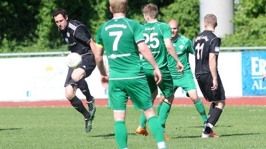 Die SpVgg Landshut schenkte gegen Rosenheim eine 2:0 Führung wieder her (Foto: Herrmann). Die SpVgg Landshut schenkte gegen Rosenheim eine 2:0 Führung wieder her (Foto: Herrmann).
