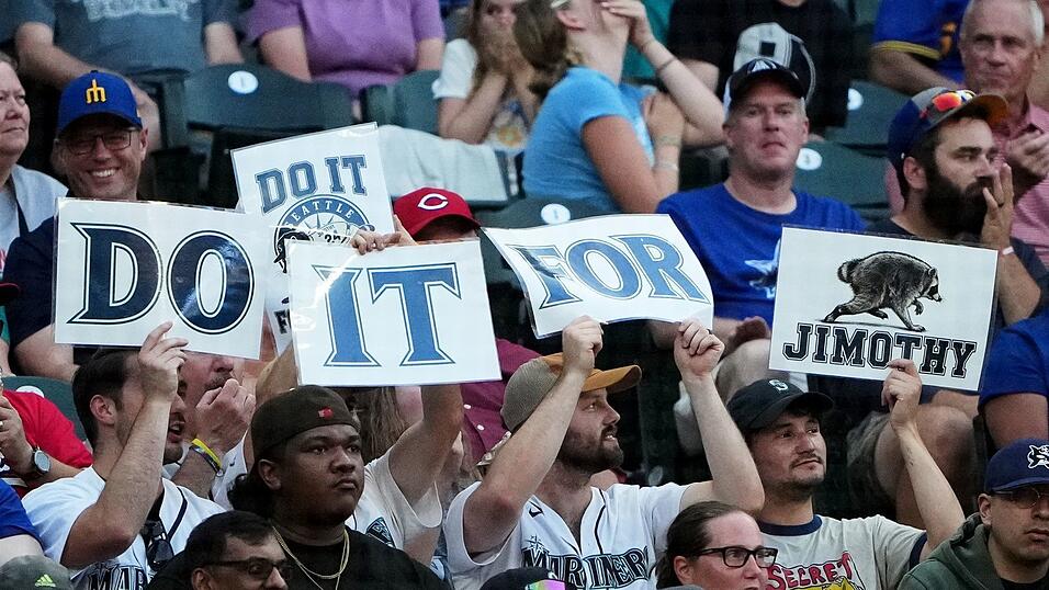 «Do it for Jimothy»: Selbst bei einem Baseballspiel der Seattle Mariners wurde der knubbelige Waschbär gefeiert. «Do it for Jimothy»: Selbst bei einem Baseballspiel der Seattle Mariners wurde der knubbelige Waschbär gefeiert.