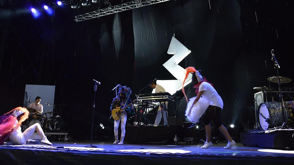 Bonaparte stand am Samstag auf der Mainstage bei Utopia Island.