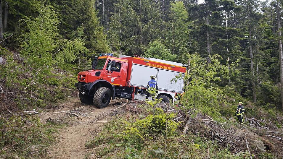 Mehrere Spezialfahrzeuge kamen zum Einsatz.
