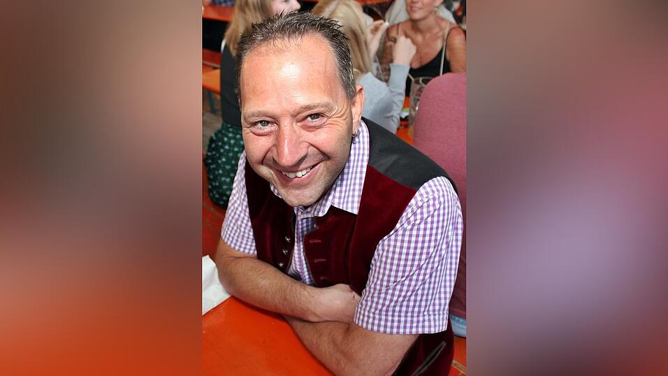 Auch am Freitag war super Stimmung am Ergoldinger Volksfest. Auch am Freitag war super Stimmung am Ergoldinger Volksfest.