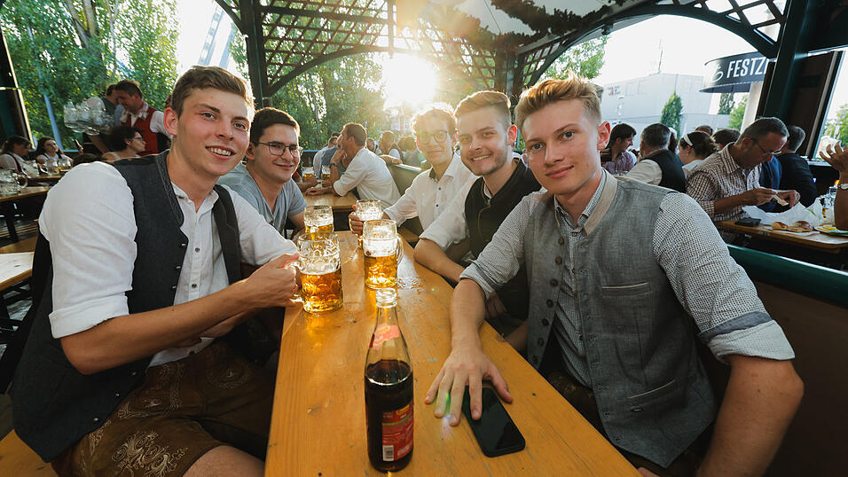 Die Partybilder vom Dienstag, 13. August 2024, aus dem Festzelt Nothaft. Die Partybilder vom Dienstag, 13. August 2024, aus dem Festzelt Nothaft.