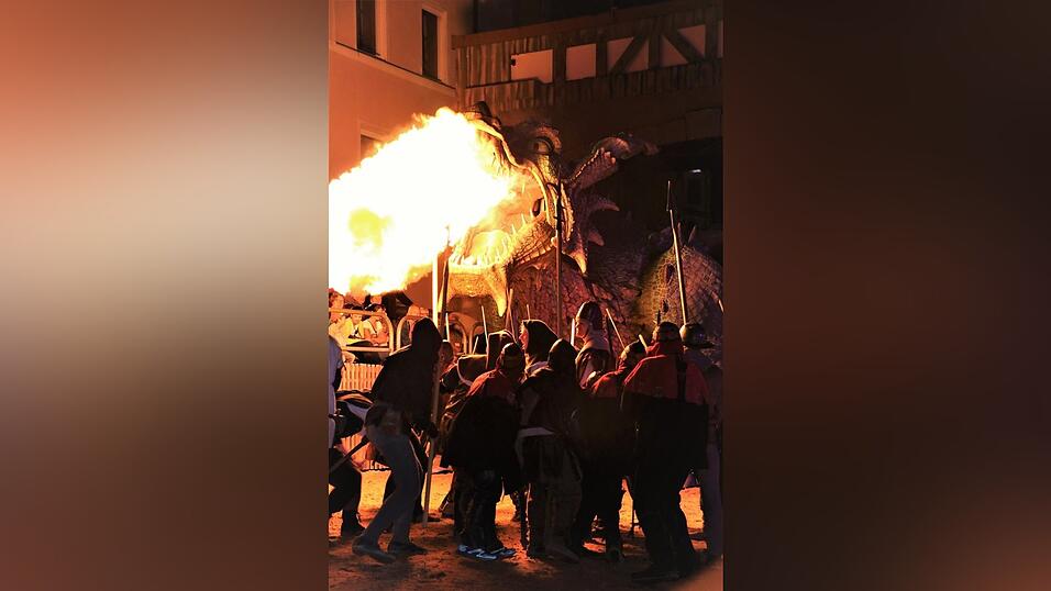 Bilder der Gruppe 'Gr&uuml;n' des Drachenstich-Festspiels.
