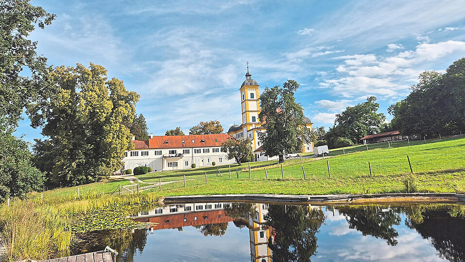 Rund um die Seebühne am Schlossteich finden immer wieder Konzerte statt. Rund um die Seebühne am Schlossteich finden immer wieder Konzerte statt.