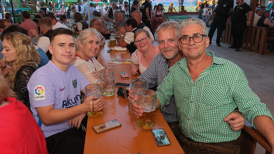 Die Partybilder vom Mittwoch, 16. August 2023, aus dem Festzelt Greindl. Die Partybilder vom Mittwoch, 16. August 2023, aus dem Festzelt Greindl.