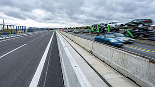 Bis Mitte Oktober erwarten Autofahrer auf den Überfahrten der A3 und A93 bei Regensburg Einschränkungen. (Symbolbild)