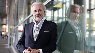 Der Ex-Formel 1-Manager wurde nach Medienangaben Opfer von Räubern im eigenen Haus.(Archiv) Der Ex-Formel 1-Manager wurde nach Medienangaben Opfer von Räubern im eigenen Haus.(Archiv)