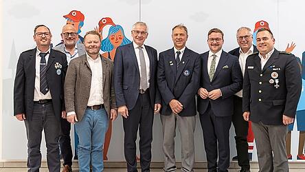 Andreas Schmeisl, Ludwig Marsch, Andreas Endl, Werner Bumeder, Michael Mora, Valentin Walk, Hans Schmid und Tobias K&ouml;nig (von links).