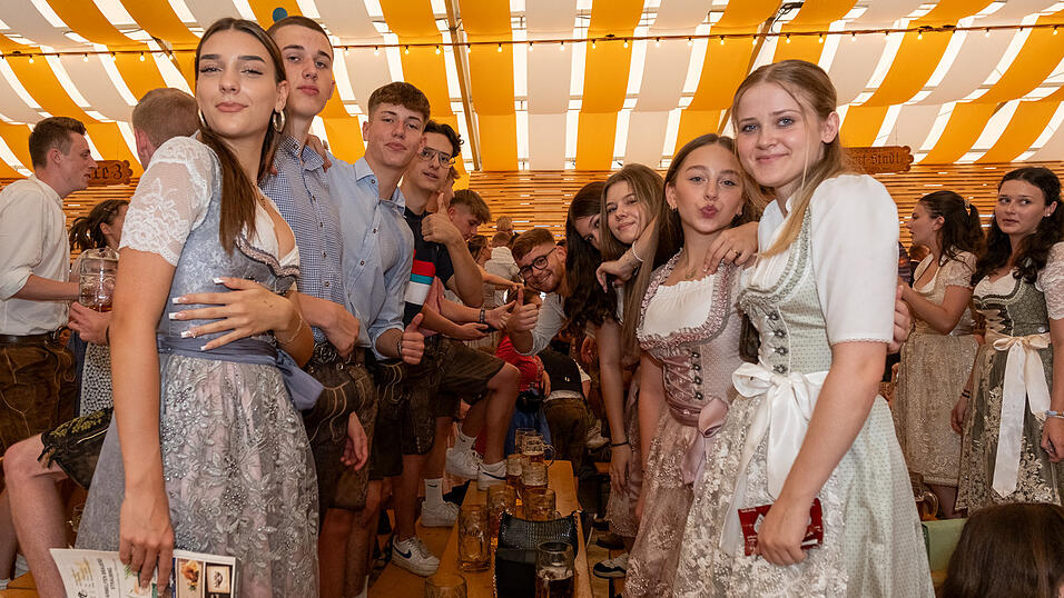 Die Partybilder vom Montag, 14. August 2023, aus dem Festzelt Nothaft. Die Partybilder vom Montag, 14. August 2023, aus dem Festzelt Nothaft.