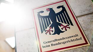 Seit einem Jahr sucht die Bundesanwaltschaft per Haftbefehl nach dem Verdächtigen. (Archivbild)
