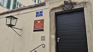 Wegen sinkender Mitgliederzahlen und steigender Kosten muss das Bistum Regensburg sparen.