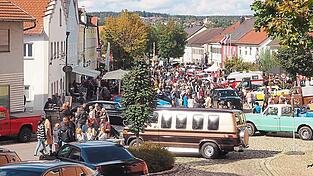 Mit der heimischen Geschäftswelt kommt Leben in den Markt. Mit der heimischen Geschäftswelt kommt Leben in den Markt.