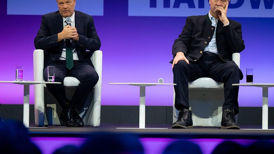 Bundeswirtschaftsminister Robert Habeck und Bayerns Ministerpräsident Markus Söder auf der Münchner Handwerksmesse.