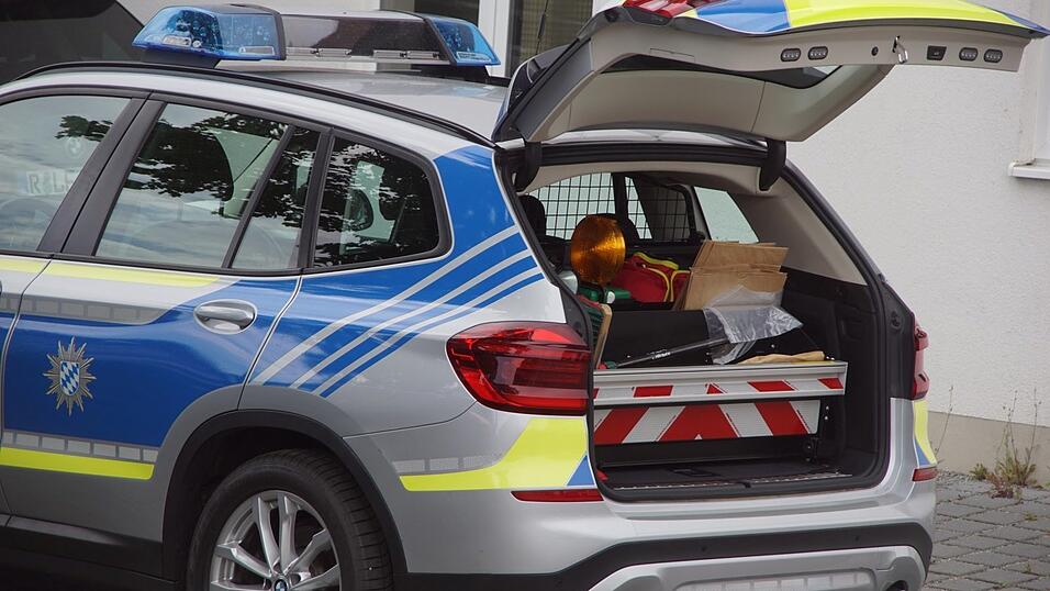 Der gewaltsame Tod eines 73-jährigen Mannes in Mintraching erschütterte an Pfingsten 2023 die Region (Symbolfoto). Nun gibt es eine Mordanklage gegen einen 51-Jährigen. Bis zu einer möglichen Verurteilung gilt selbstredend die Unschuldsvermutung. Der gewaltsame Tod eines 73-jährigen Mannes in Mintraching erschütterte an Pfingsten 2023 die Region (Symbolfoto). Nun gibt es eine Mordanklage gegen einen 51-Jährigen. Bis zu einer möglichen Verurteilung gilt selbstredend die Unschuldsvermutung.