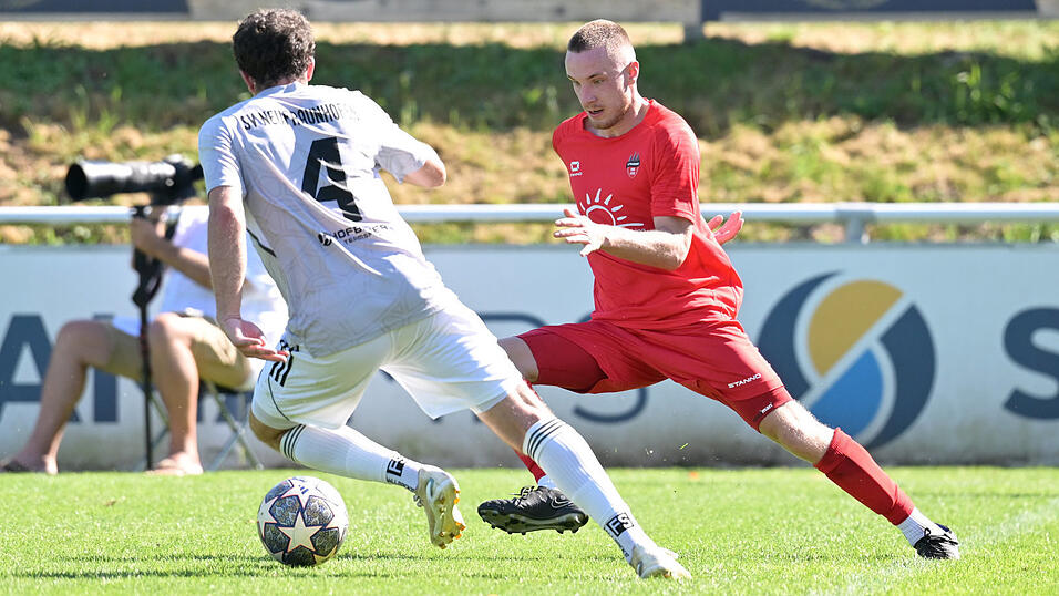 Der FSV VfB Straubing (in Rot) verlor nach F&uuml;hrung.