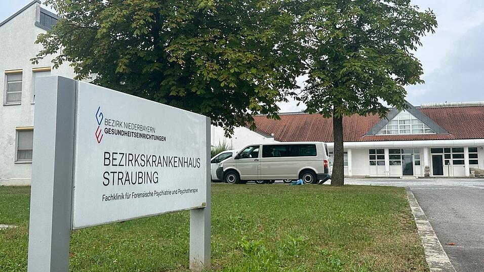 Ein Mitarbeiter des BKH Straubing wurde überwältigt. (Archivbild) Ein Mitarbeiter des BKH Straubing wurde überwältigt. (Archivbild)