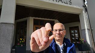 Ein Ehering ist nach einer kleinen Odyssee durch Nordbayern wieder bei seinem Berliner Besitzer angekommen.