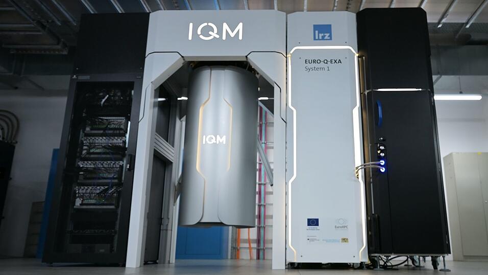 Der im Februar in Betrieb genommene Quantencomputer Euro-Q-Exa im Leibniz-Rechenzentrums der  Bayerischen Akademie der Wissenschaften. Die Quantentechnologie schreitet rasch voran. (Archiv)