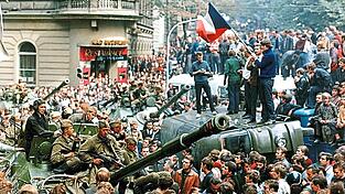 Als im August 1968 in Prag Sowjettruppen die Reformbewegung der Tschechoslowaken niederrangen, nutzte Pavel Fidermák die Gelegenheit zur Flucht über die Grenze in die Oberpfalz. Als im August 1968 in Prag Sowjettruppen die Reformbewegung der Tschechoslowaken niederrangen, nutzte Pavel Fidermák die Gelegenheit zur Flucht über die Grenze in die Oberpfalz.