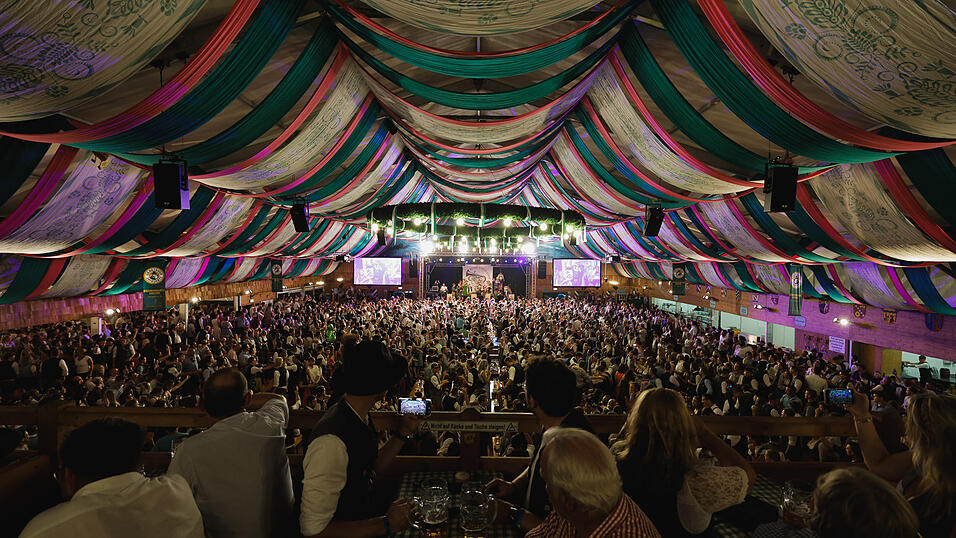 Die Partybilder vom Dienstag, 13. August 2024, aus dem Festzelt Weckmann. Die Partybilder vom Dienstag, 13. August 2024, aus dem Festzelt Weckmann.