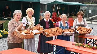 Vor der Eröffnung des Marktes noch schnell ein Foto. Drei Stunden später war alles ausverkauft. Vor der Eröffnung des Marktes noch schnell ein Foto. Drei Stunden später war alles ausverkauft.