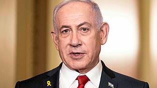 Der israelische Ministerpräsident Benjamin Netanjahu (Foto) soll unbehelligt nach Deutschland reisen können, fordert CDU-Chef Friedrich Merz. Der israelische Ministerpräsident Benjamin Netanjahu (Foto) soll unbehelligt nach Deutschland reisen können, fordert CDU-Chef Friedrich Merz.