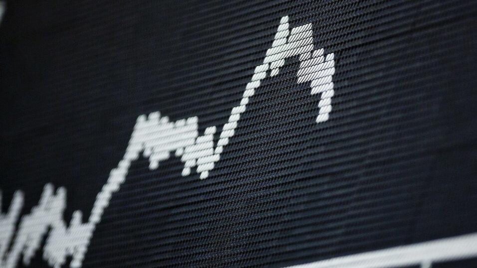 An der Börse geht es auf und ab - doch auf lange Sicht sind Gewinne wahrscheinlicher als Verluste.