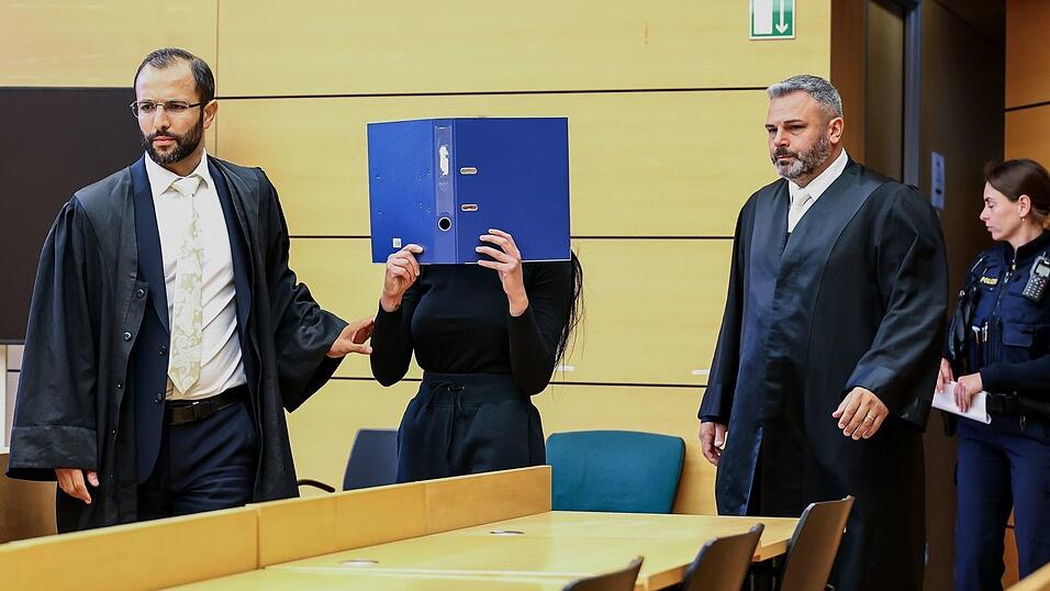 Die Angeklagte sitzt seit Herbst in Untersuchungshaft. (Archivbild)
