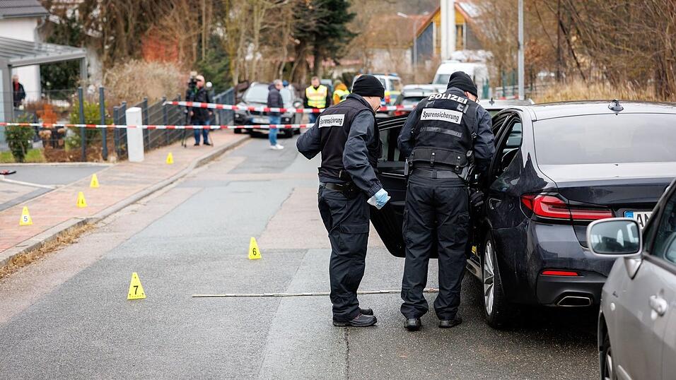 Der Täter hatte den führenden Manager einer angesagten Sportmodemarke laut dem Urteil morgens auf der Straße vor dessen Wohnung unvermittelt mit einem Messer angegriffen. (Archivbild) Der Täter hatte den führenden Manager einer angesagten Sportmodemarke laut dem Urteil morgens auf der Straße vor dessen Wohnung unvermittelt mit einem Messer angegriffen. (Archivbild)