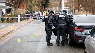 Der Täter hatte den führenden Manager einer angesagten Sportmodemarke laut dem Urteil morgens auf der Straße vor dessen Wohnung unvermittelt mit einem Messer angegriffen. (Archivbild) Der Täter hatte den führenden Manager einer angesagten Sportmodemarke laut dem Urteil morgens auf der Straße vor dessen Wohnung unvermittelt mit einem Messer angegriffen. (Archivbild)