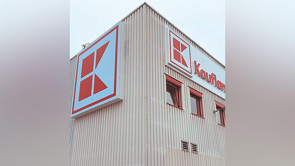 An der Fassade prangt seit dieser Woche das Kaufland-Logo. An der Fassade prangt seit dieser Woche das Kaufland-Logo.