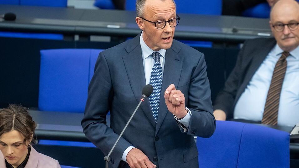 Bundeskanzler Friedrich Merz (CDU) konnte während der Fragestunde im Bundestag nicht richtig aus der Reserve gelockt werden. Bundeskanzler Friedrich Merz (CDU) konnte während der Fragestunde im Bundestag nicht richtig aus der Reserve gelockt werden.