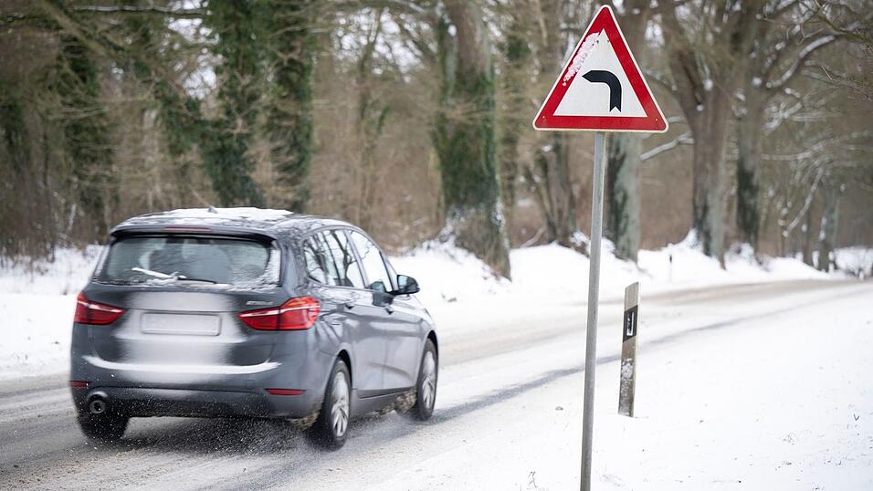 In den vergangenen Tagen hatte bereits der Wintersturm &laquo;Elli&raquo; vielerorts f&uuml;r gef&auml;hrliche Gl&auml;tte und zahlreiche Unf&auml;lle gesorgt.