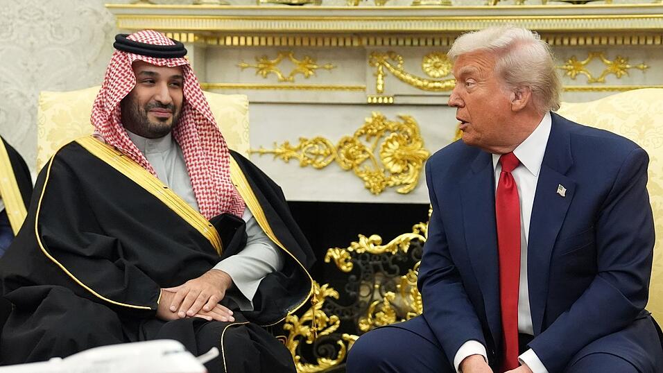 Der saudi-arabische Kronprinz bin Salman und US-Pr&auml;sident Trump demonstrieren N&auml;he. (Archivbild)