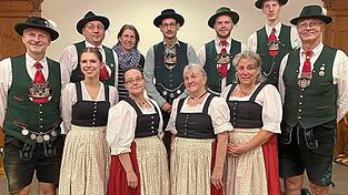 Die neue Vorstandschaft des Trachtenvereins Isartaler: (vorne v.l.) Marie Mühlehner, Alexandra Hirsch, Irmgard Baldauf, Irmgard Kratzer, (hinten v.l.) Andreas Lahr, Josef Frey, Martina Mühlehner, Gian-Luca Messina, Philipp Maurer, Lorenz Lahr und Klaus Fenderl. Die neue Vorstandschaft des Trachtenvereins Isartaler: (vorne v.l.) Marie Mühlehner, Alexandra Hirsch, Irmgard Baldauf, Irmgard Kratzer, (hinten v.l.) Andreas Lahr, Josef Frey, Martina Mühlehner, Gian-Luca Messina, Philipp Maurer, Lorenz Lahr und Klaus Fenderl.