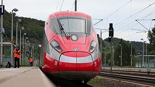 Die Probefahrten mit dem umgerüsteten Frecciarossa werden laut Bahn mehrere Monate dauern. Die Probefahrten mit dem umgerüsteten Frecciarossa werden laut Bahn mehrere Monate dauern.