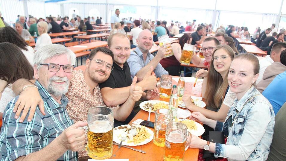 Zur Musik von Headless wurde ausgelassen gefeiert.