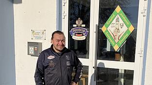 Jetzt kann Thomas Baumann, Wirt im Sch&uuml;tzenhaus, wieder lachen. Der Pachtvertrag wurde bis vorerst August 2027 verl&auml;ngert.