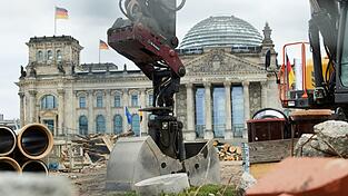 Die große Mehrheit glaubt nicht, dass die Bundesregierung es schafft, wie geplant bis zum Sommer Reformen bei Steuern, Arbeitsmarkt und Rente vorzulegen. (Symbolbild) Die große Mehrheit glaubt nicht, dass die Bundesregierung es schafft, wie geplant bis zum Sommer Reformen bei Steuern, Arbeitsmarkt und Rente vorzulegen. (Symbolbild)