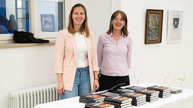 Kristina Pöschl (l.) und Eva Bauernfeind freuen sich über die Auszeichnung. Kristina Pöschl (l.) und Eva Bauernfeind freuen sich über die Auszeichnung.