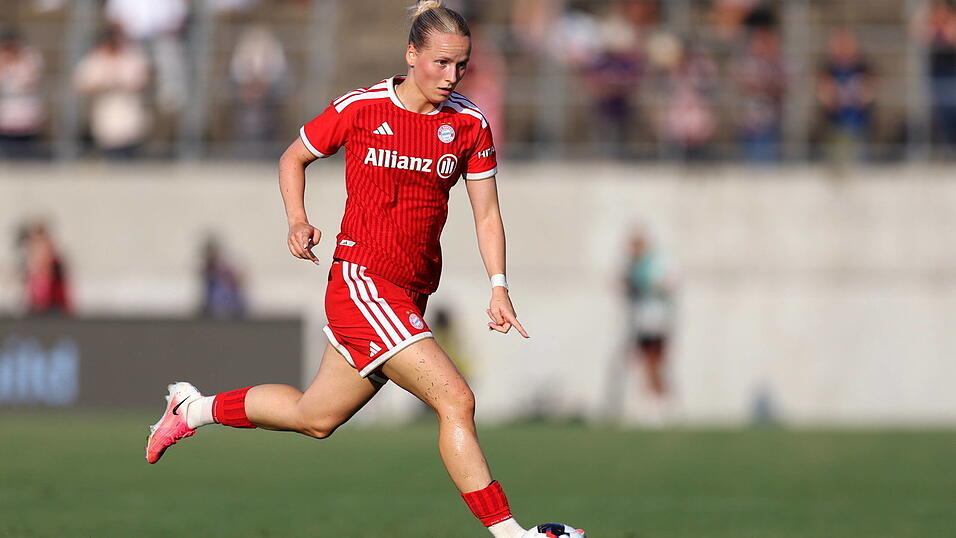 Franziska Kett aus Deggendorf hat sich im Training des FC Bayern München am Sprunggelenk verletzt und wird den Saisonstart der Deutschen Meisterinnen verpassen. Franziska Kett aus Deggendorf hat sich im Training des FC Bayern München am Sprunggelenk verletzt und wird den Saisonstart der Deutschen Meisterinnen verpassen.