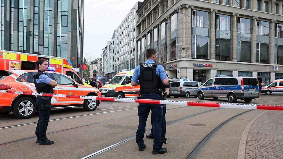 Ein mutmaßlicher Amokfahrer hat in Leipzig mehrere Menschen getötet und verletzt. Ein mutmaßlicher Amokfahrer hat in Leipzig mehrere Menschen getötet und verletzt.