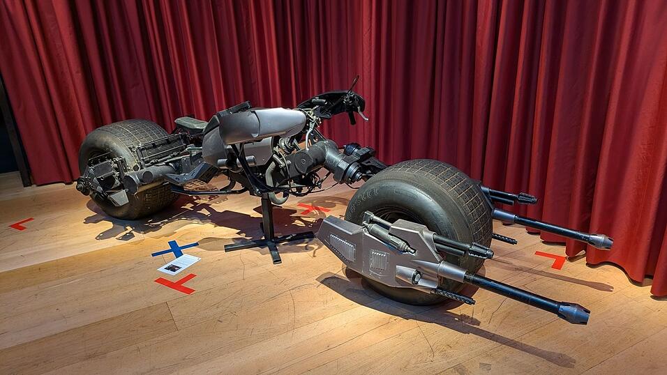 Das ikonische Motorrad von Superheld Batman aus den Filmen 'The Dark Knight' und 'The Dark Knight Rises'. Das ikonische Motorrad von Superheld Batman aus den Filmen 'The Dark Knight' und 'The Dark Knight Rises'.