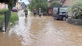 Straßen und Wasser, in Oberndorf hat Starkregen in den vergangenen Wochen immer wieder für Überflutungen gesorgt.