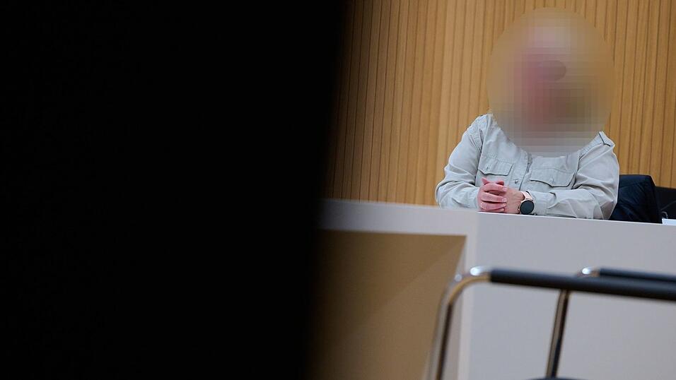 Während des zweiten Prozesstages entschuldigt sich die angeklagte Erzieherin bei den Eltern. Während des zweiten Prozesstages entschuldigt sich die angeklagte Erzieherin bei den Eltern.