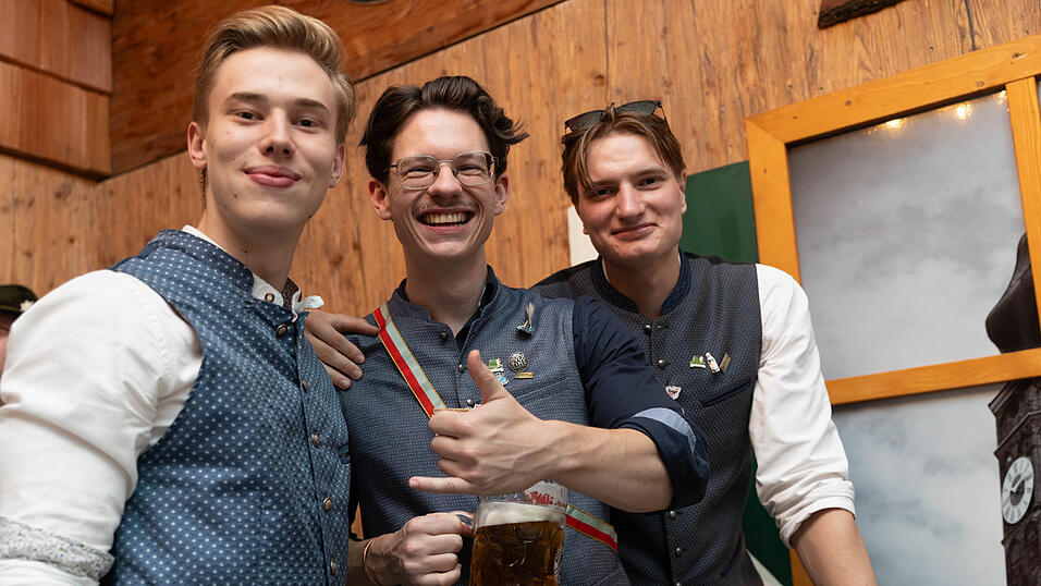 Die Partybilder vom Dienstag, 11. August, aus dem Festzelt Weckmann. Die Partybilder vom Dienstag, 11. August, aus dem Festzelt Weckmann.