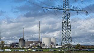 Das ehemalige Kernkraftwerk nach der Sprengung der Markanten Kühltürme. (Archivbild) Das ehemalige Kernkraftwerk nach der Sprengung der Markanten Kühltürme. (Archivbild)