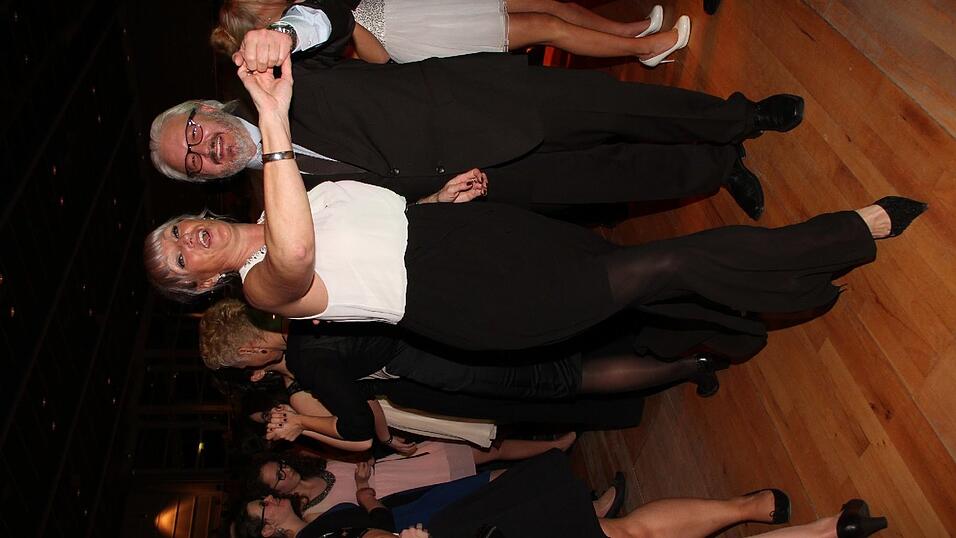 Die Bilder vom Abschlussball der Tanzschule Seidel in der Fraunhofer-Halle am 28. November. Die Bilder vom Abschlussball der Tanzschule Seidel in der Fraunhofer-Halle am 28. November.