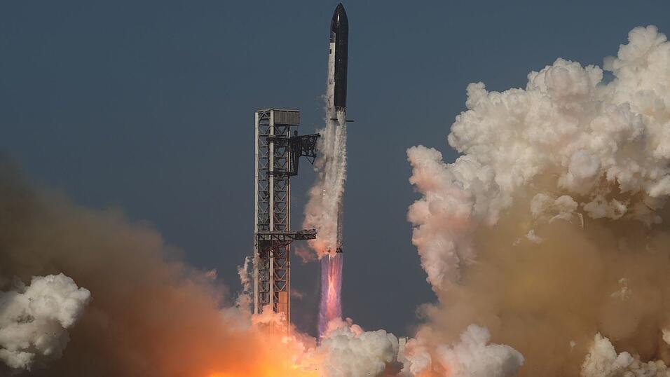 Die Entwicklung der gro&szlig;en Rakete Starship verschlingt Milliarden, soll das Gesch&auml;ft von SpaceX aber stark voranbringen. (Archivbild)