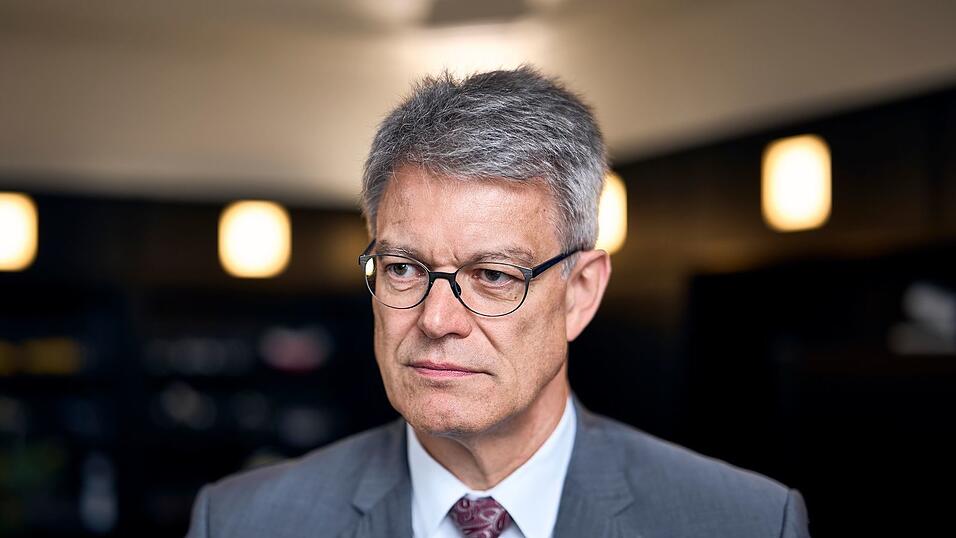 «Der beste Hitzeschutz ist, technisch auf dem neuesten Stand zu sein»: Bundesverkehrsminister Patrick Schnieder. «Der beste Hitzeschutz ist, technisch auf dem neuesten Stand zu sein»: Bundesverkehrsminister Patrick Schnieder.